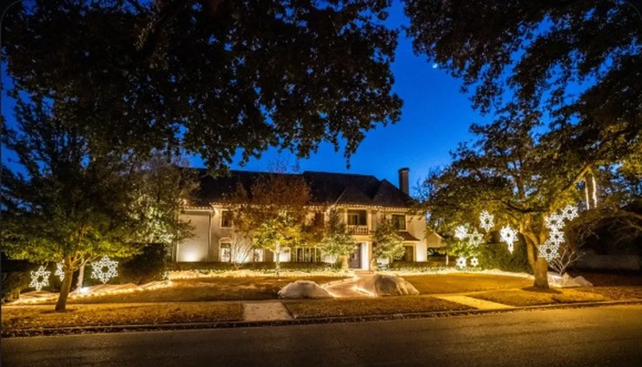 Estate Snowflake Holiday Lighting in the Corpus Christi area