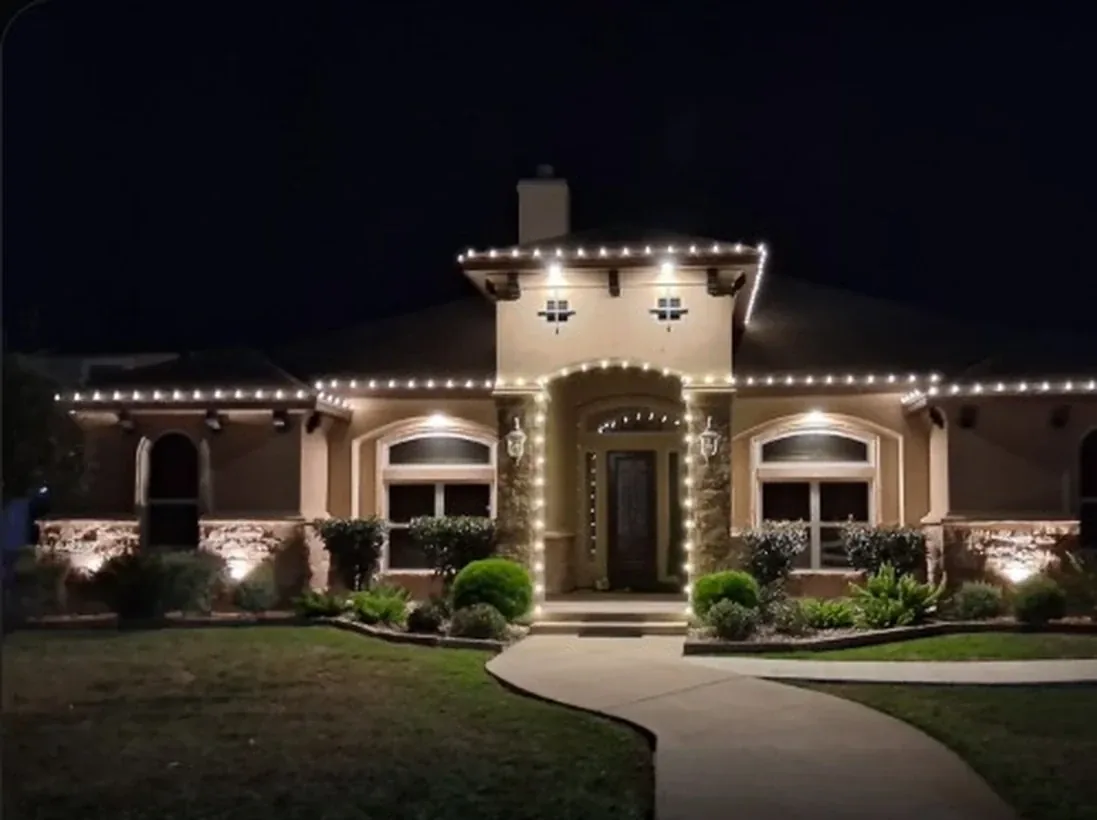 Warm White Architectural Christmas Lights in the Corpus Christi area